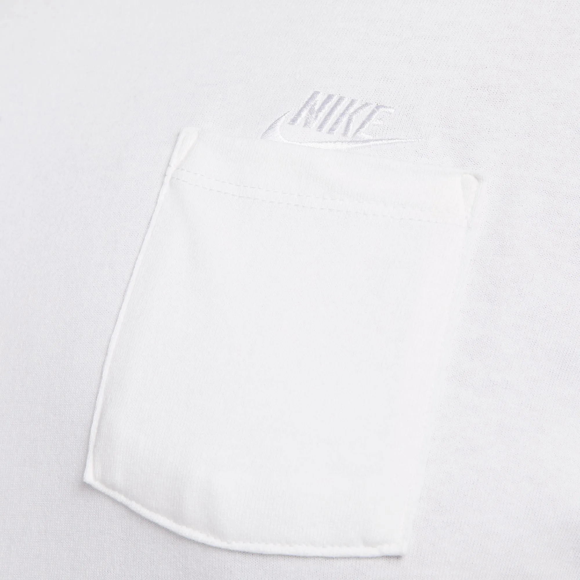 Nike Sportswear Premium Essentials Men's Pocket T-Shirt