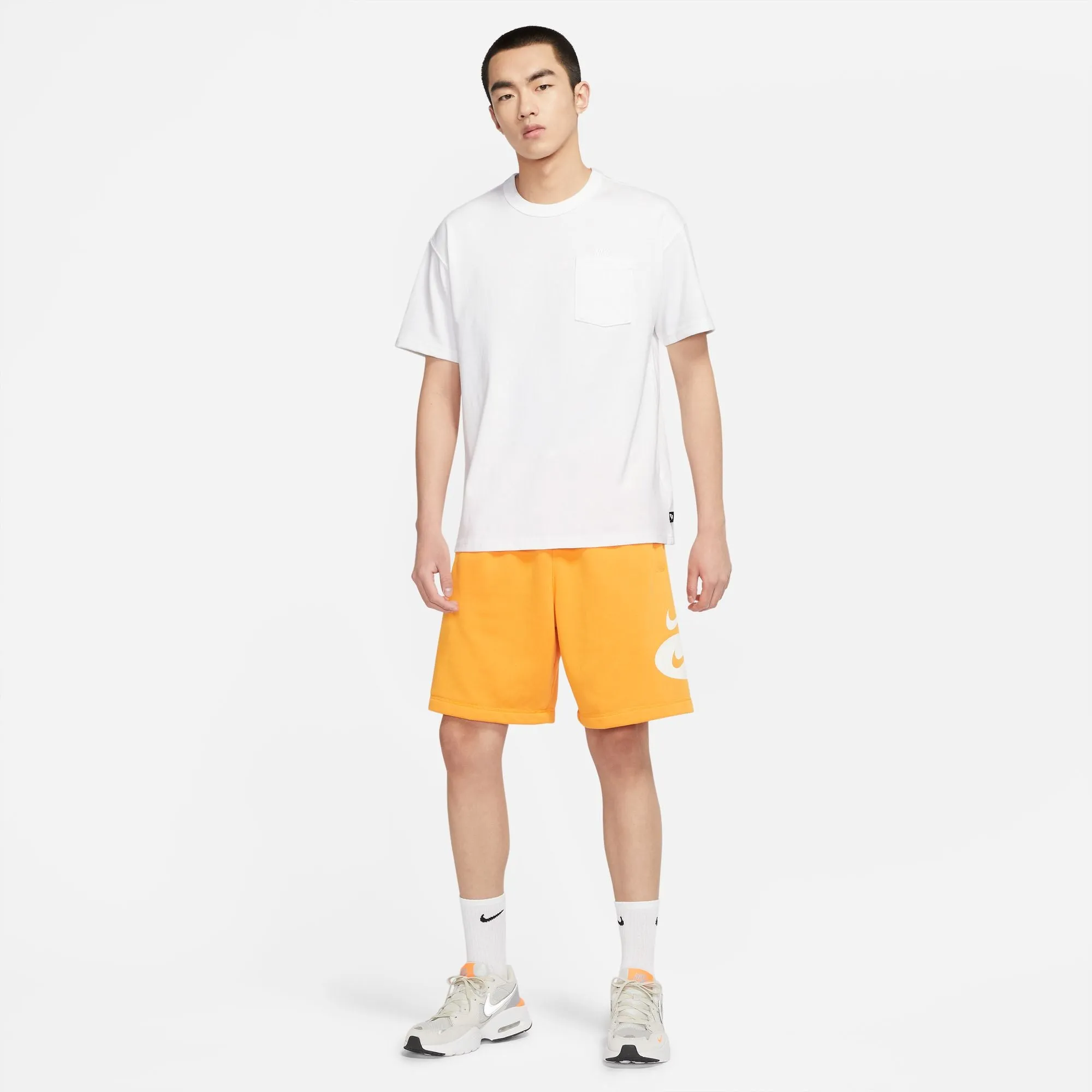 Nike Sportswear Premium Essentials Men's Pocket T-Shirt